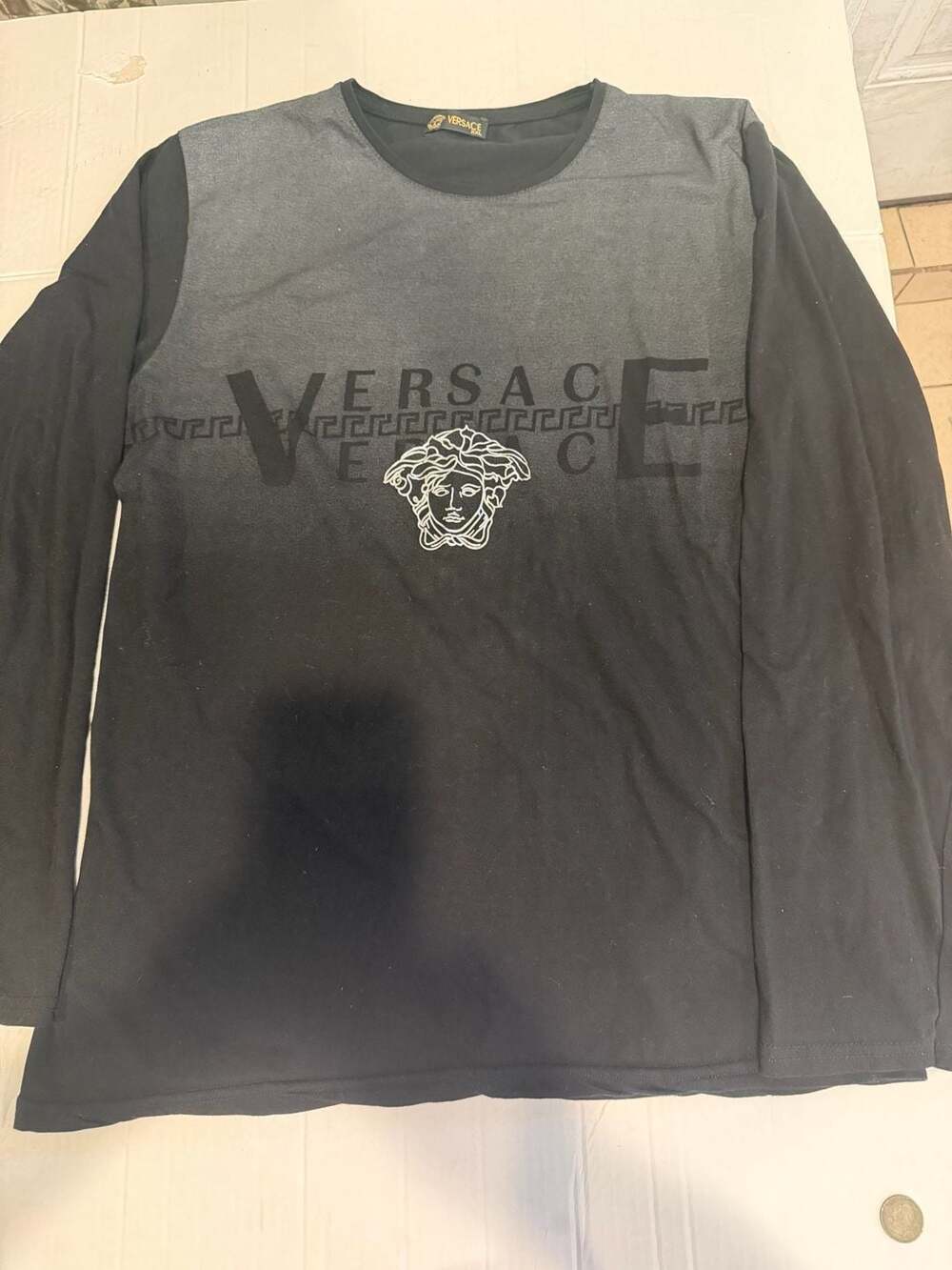 Versace - Picture 3 of 5